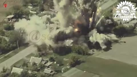🇺🇦✈️💣 Epic footage of a Ukrainian Air Force fighter jet striking a Russian military