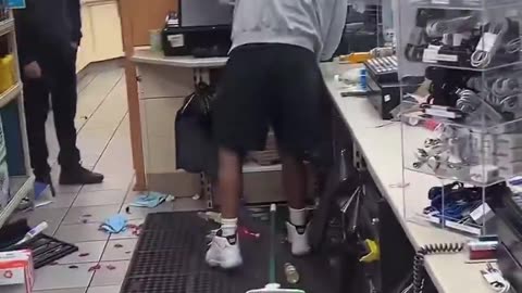 Anti-ICE rioters are now looting stores in L.A.
