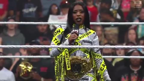 “who got the upper hand now bitchesss” i love naomi so bad LMAO 😭😭 #WWERaw