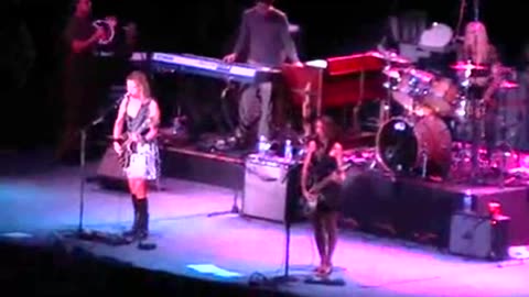 Bangles - Hazy Shade of Winter = Live LA County Fair 2008
