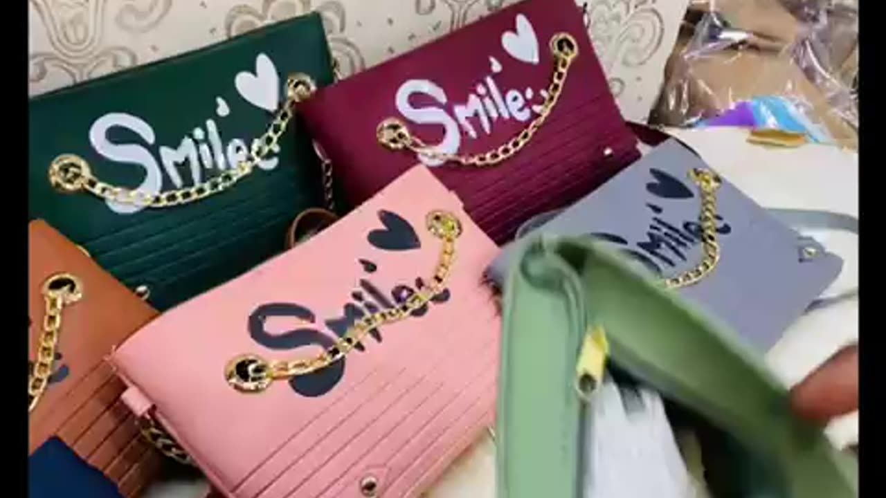 SMILE CROSS BODY