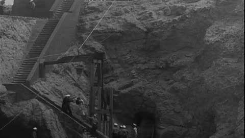 Coast Guardsmen ha... - Coast Guardsmen haul men from wrecked ships by means of bree - 428-npc-15995