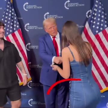 Donald Trump with Beautiful Girl 😳😳 #donaldtrump #trump #trumpnews #beautiful #girl #usa #shorts
