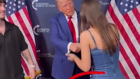 Donald Trump with Beautiful Girl 😳😳 #donaldtrump #trump #trumpnews #beautiful #girl #usa #shorts
