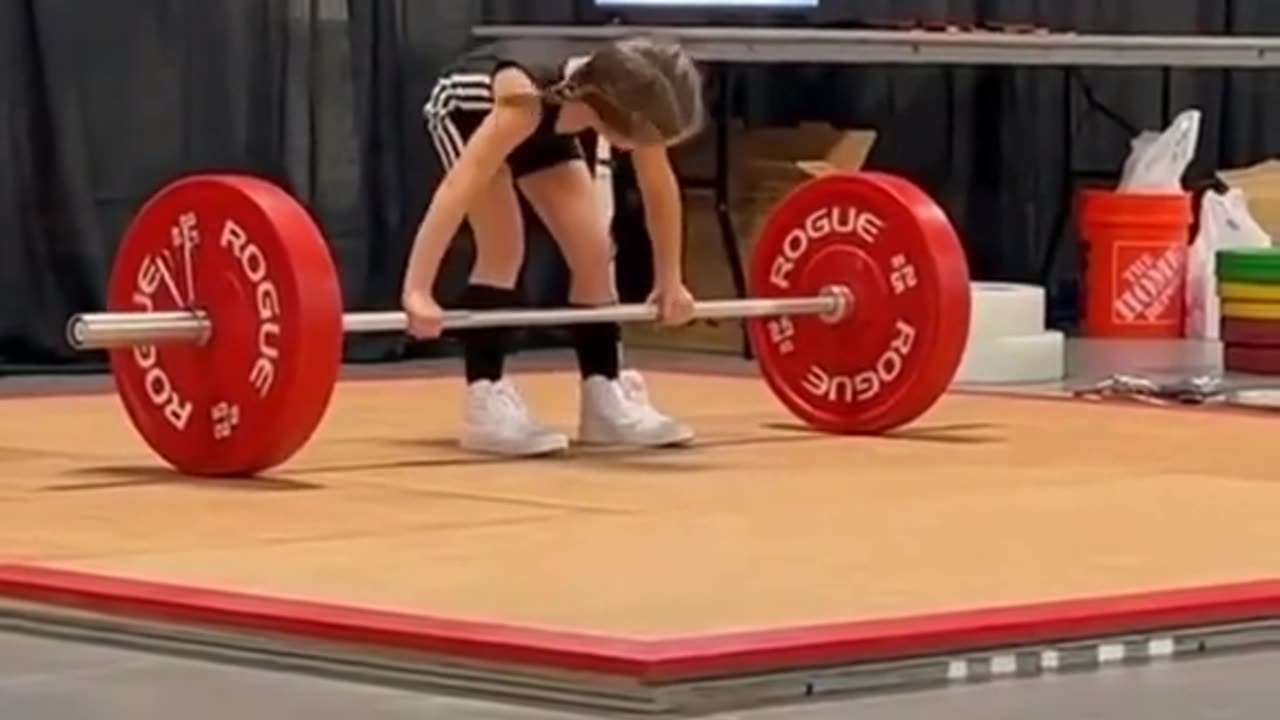 6 yr old Powerlifter - what a machine !!