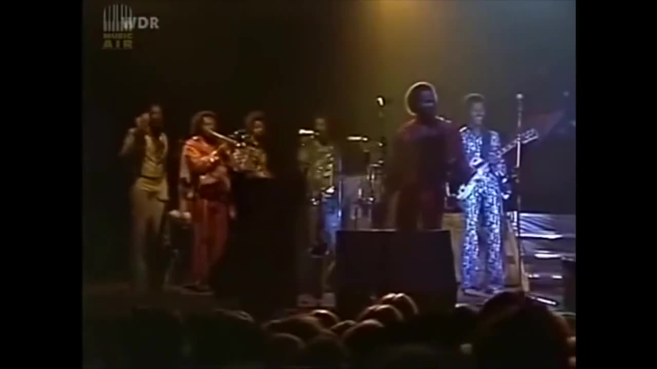 Earth, Wind & Fire - "On Your Face" live (1979).
