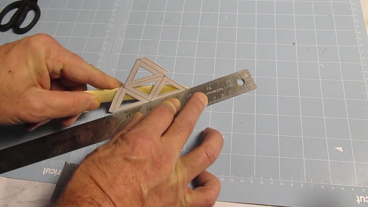 Make this clever Paper Triangerract