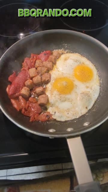 Roasted Red Peppers Sausage & Eggs for breakfast 😋 🌵#shorts #shortvideo #egg #breakfast