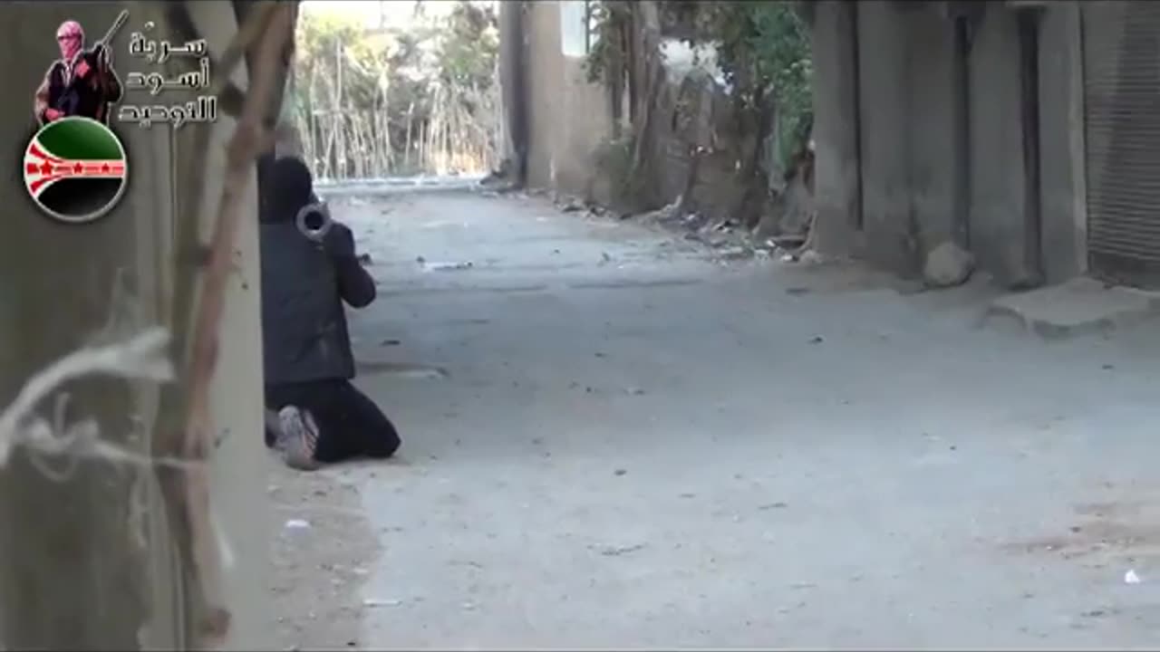 Syrian War Rebels hit a T-72 by RPG-7 (Mujahideen al-Sham Brigade) in Damascus 2012.11.18