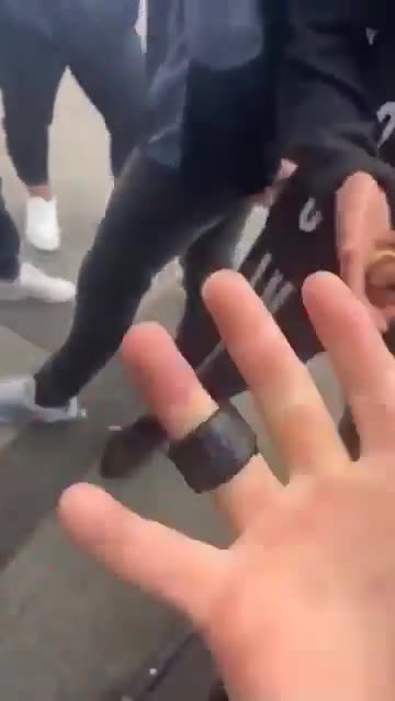 🚨ROMA KIDS IN IRELAND WEARING SPIKED KNUCKLE DUSTERS