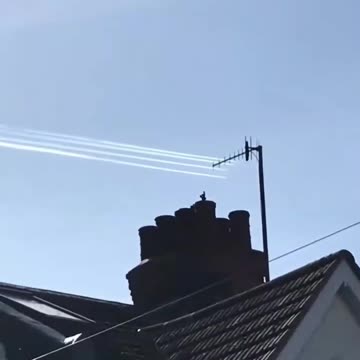 CHEMTRAILS When has anybody ever seen 4 planes side by side racing each other