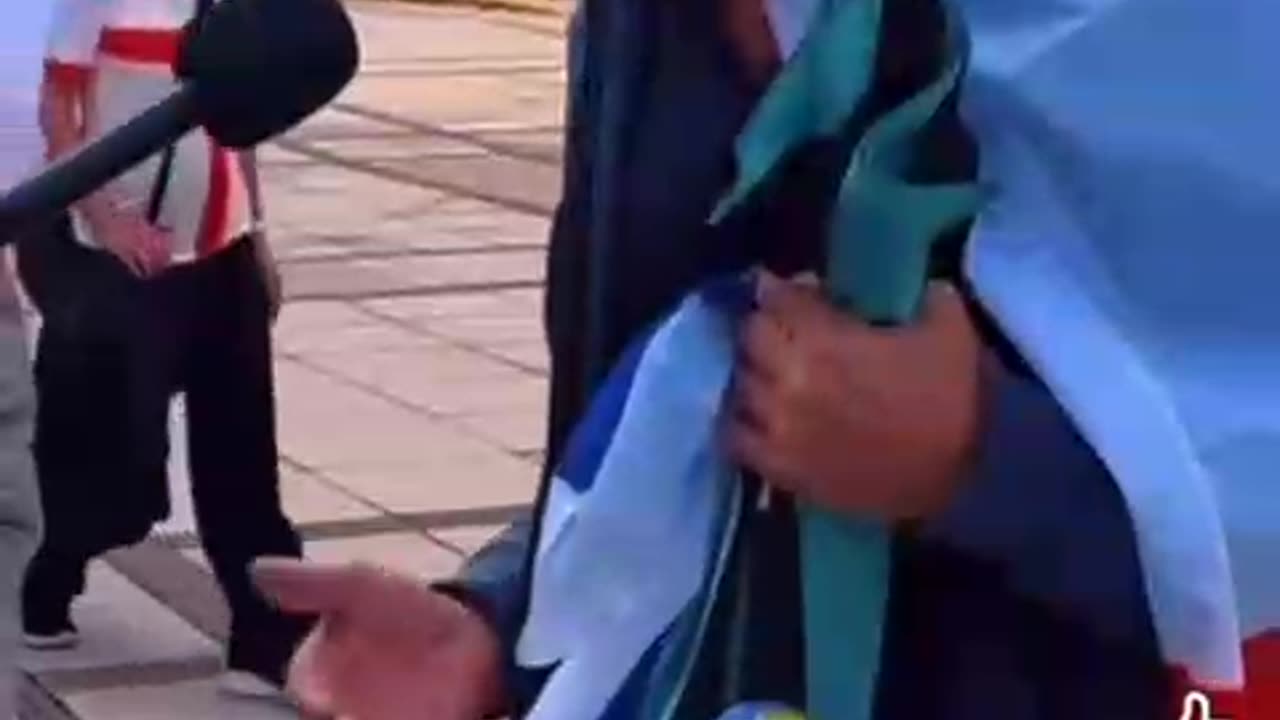 UK: Ignorant indoctrinated boomer at London Tomeh Rubinstein demonstration has a meltdown😁