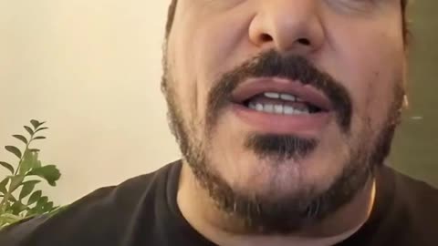 Todo o esforço dos últimos dez dos meios de comunicação oficiais é no sentido de desumanizar adversários políticos da escola.