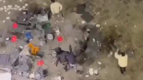 A fight broke out in Florence between North Africans, Italian families fleeing in fear and