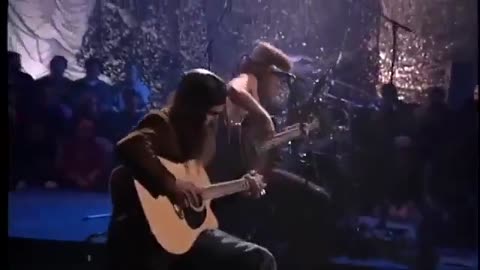 Pearl Jam performing “Alive” on their legendary MTV Unplugged in New York (1992)