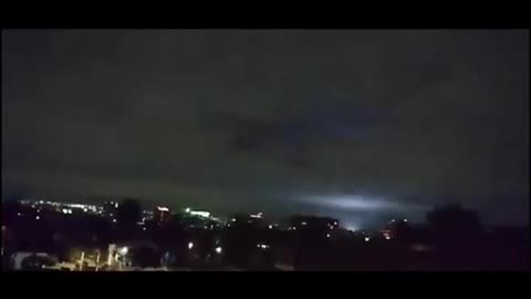 STRANGE LIGHTS APPEAR IN THE SKY BEFORE MEXICO EARTHQUAKE...