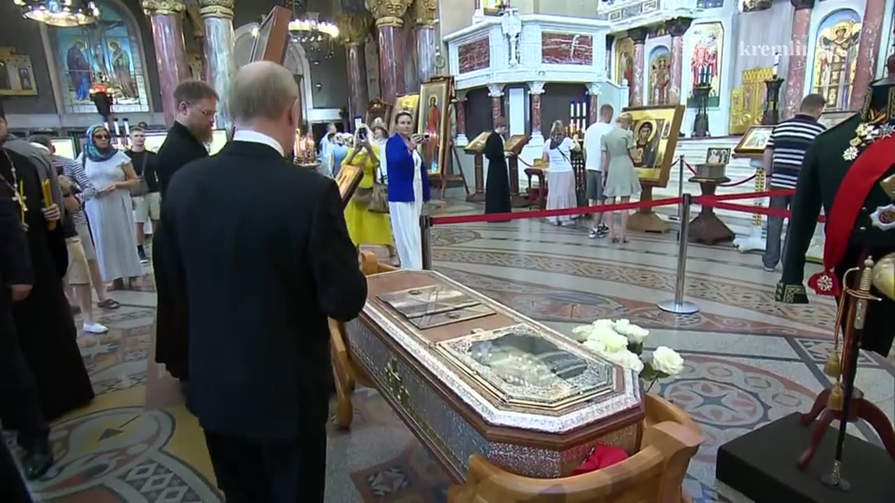 Владимир Путин посетил Морской собор святителя Николая Чудотворца