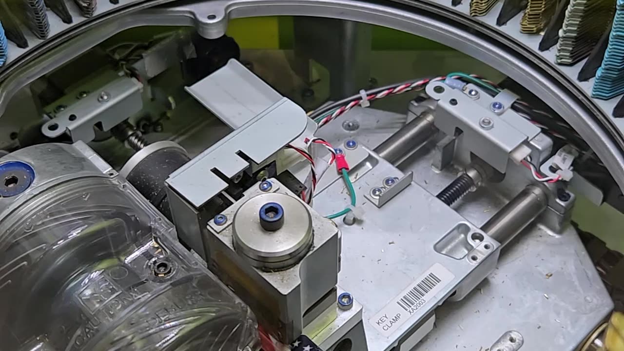 Bad Weather, Bad Locks 😤❄️ | WD-40, New Keys & Let’s MOVE!