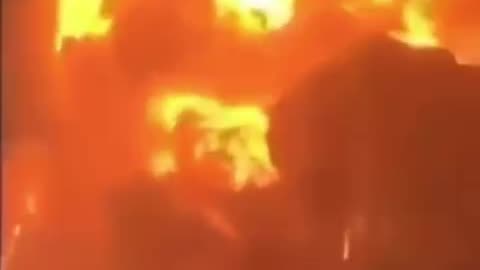 La raffineria di petrolio di Haifa salta in aria dopo essere stata colpita dai missili iraniani!