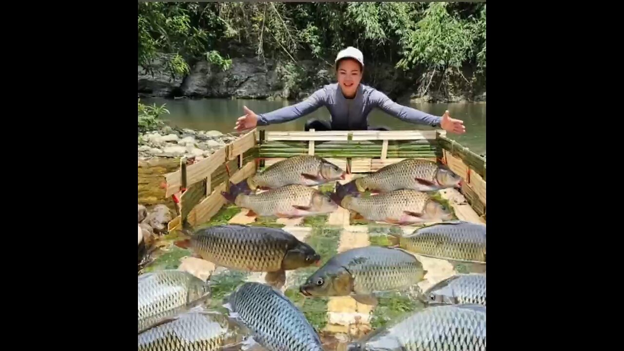 Unbelievable Chinese Girl’s Secret Fish Catching Method!