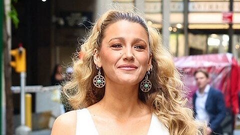 Blake Lively Talks Legal Issues & Family on Seth Meyers