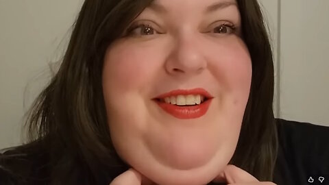 FOODIE STILL ROCKING HER LARP COSTUME...