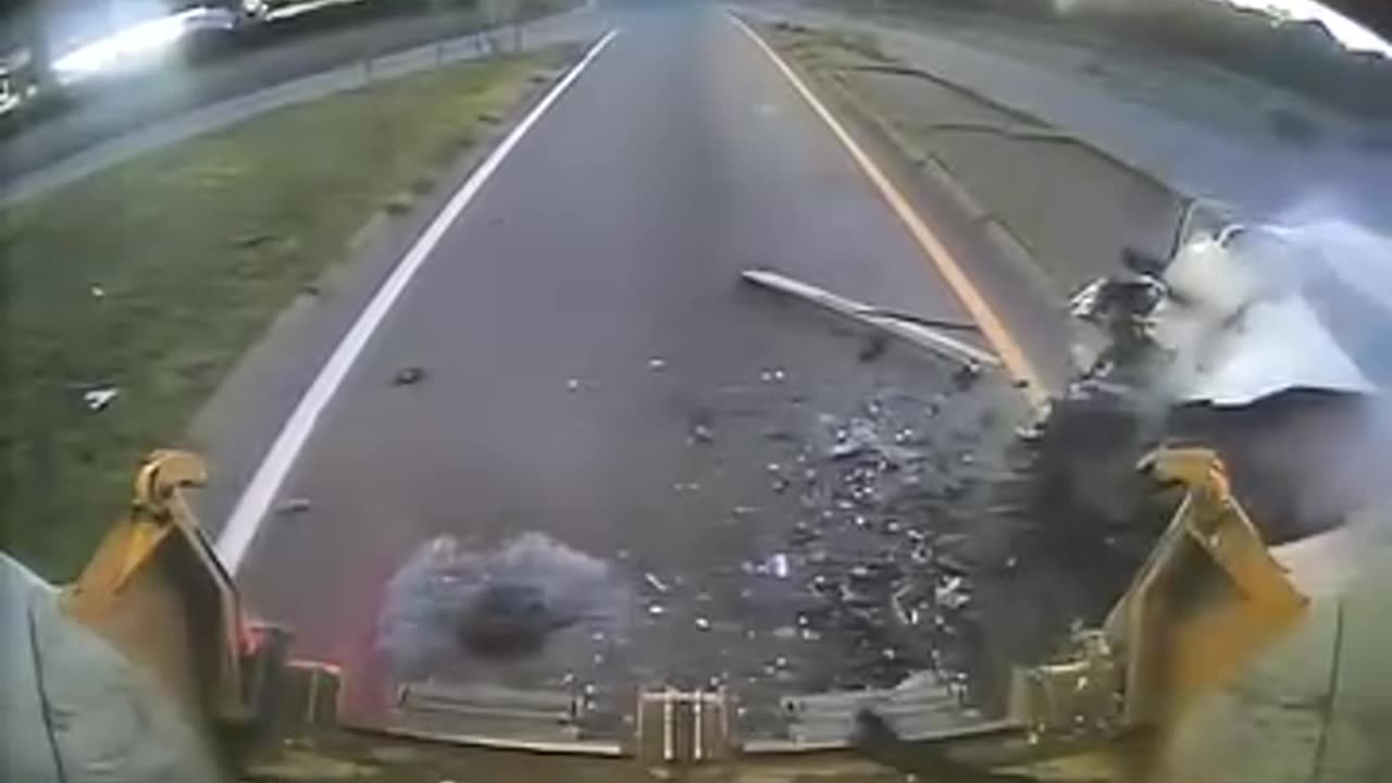 🚨 Car Fell From Flyover 😱 | Deadly Crash Into Barricade Caught On CCTV