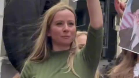 French women are not afraid.