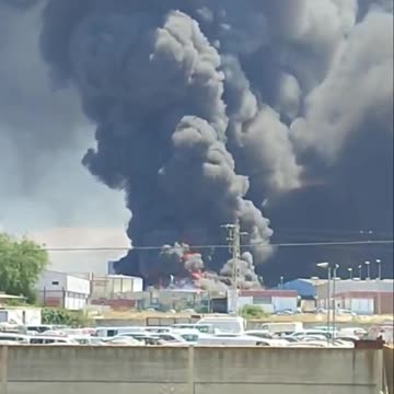 An explosion at a chemical plant near Spain's Seville leads to warnings for thousands