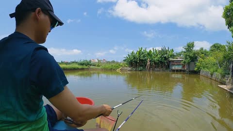 Bowfin Battles in Overgrown Lake Inlets