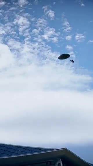🛸⚡ Des avions de chasse poursuivent un OVNI : vitesse folle et manœuvres impossibles filmées !