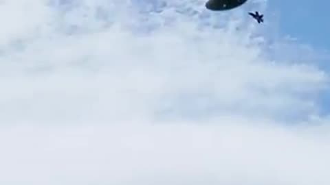 🛸⚡ Des avions de chasse poursuivent un OVNI : vitesse folle et manœuvres impossibles filmées !