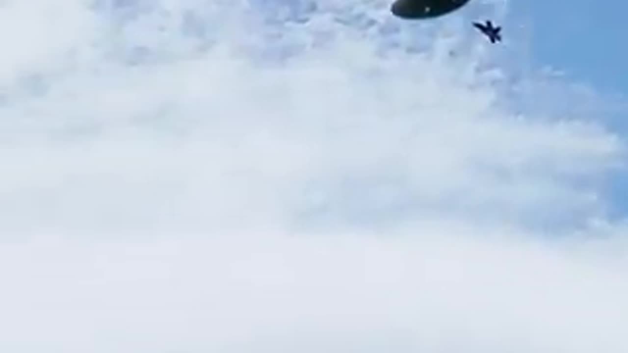 🛸⚡ Des avions de chasse poursuivent un OVNI : vitesse folle et manœuvres impossibles filmées !