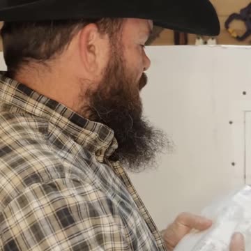 Hot Mud Hack Ziploc Bag Mixing for Quick & Easy Repairs!