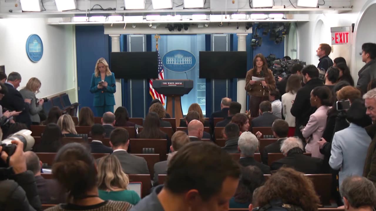 LOVING THE CHRISTMAS PLAYLIST!!!🎄😂😂😂