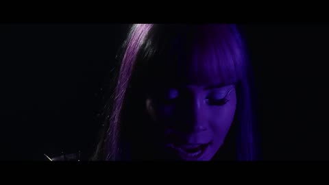 skarlett riot hold tight