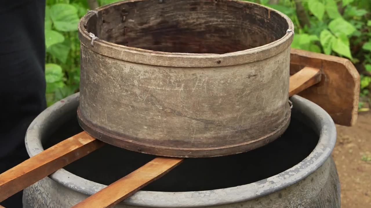 冰染始于北方寒冷地区,古人通过植物提取染料,做成了色彩斑斓的布料。#非遗守护人 #百young非遗计划#品到了中国城市的文化细糠 #