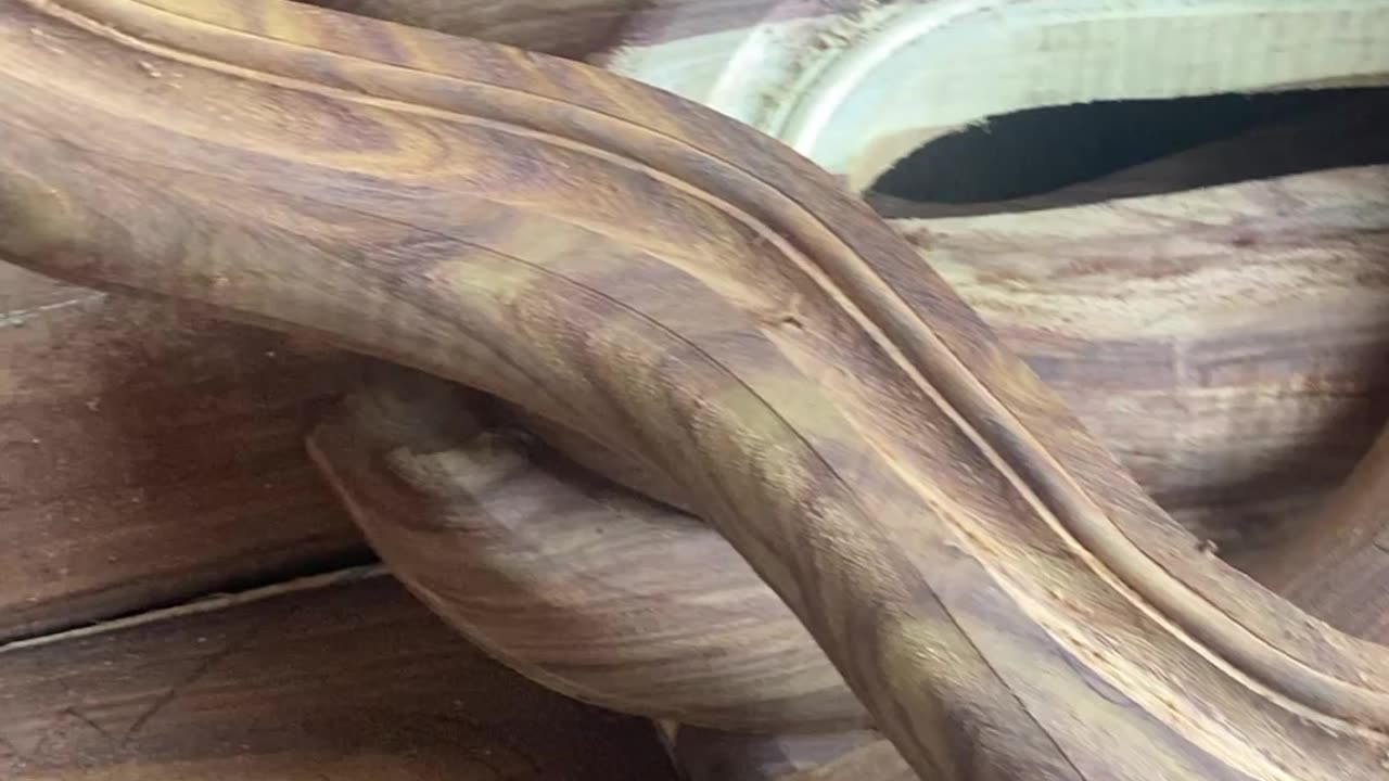 Watch a Master Carver Turn Raw Wood Into Amazing Bed Piece Art
