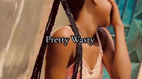 Pretty Ghanaian girl dances in new video