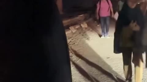 Under heavy bombardment and fire belts, Gaza Strip residents flee on foot