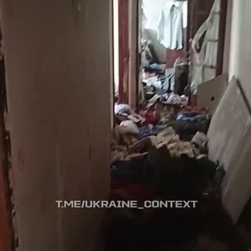 Russian Soldiers Looting Homes in Their Spare Time