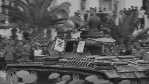 Panzer III tanks of Panzer-Regiment 5 on parade in Tripoli in March 1941
