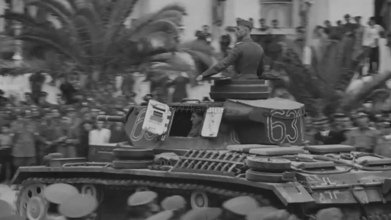 Panzer III tanks of Panzer-Regiment 5 on parade in Tripoli in March 1941