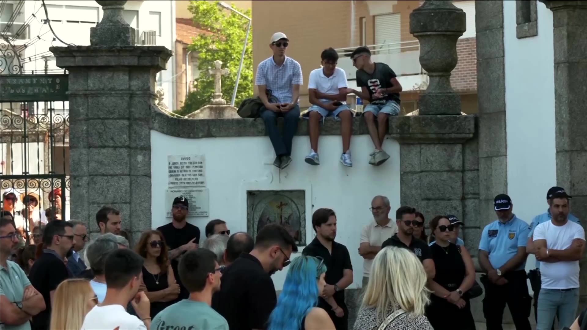 Liverpool players join family for Diego Jota and his brothers funeral