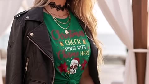 Who says Christmas can't be hot? Living my best beachy holiday life #BeachVibes #HolidayMood