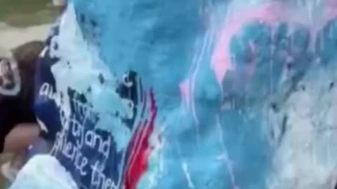 Leftists destroy Charlie Kirk memorial