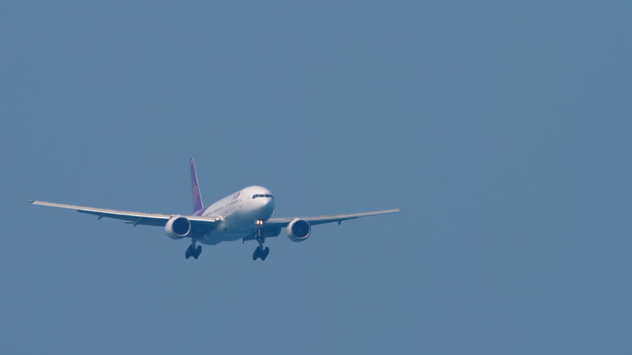 Thai Airways approach landing