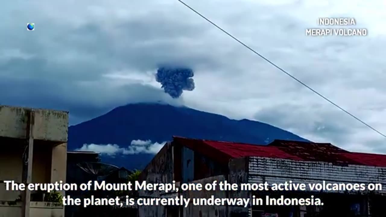 L'éruption volcanique ressemble à une tornade et se produit maintenant