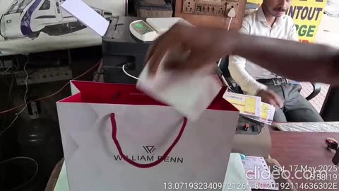 Live packing of a courier