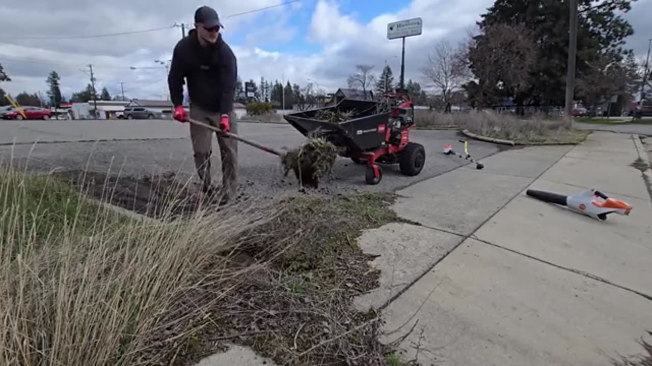 I Discovered A MOSS INFESTED Sidewalk And SCRAPED It Clean_part4